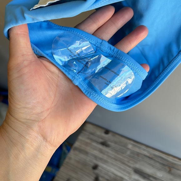 Fabletics Blue Low Back One Piece
Swimsuit Size L Island Escape. - Picture 6 of 8